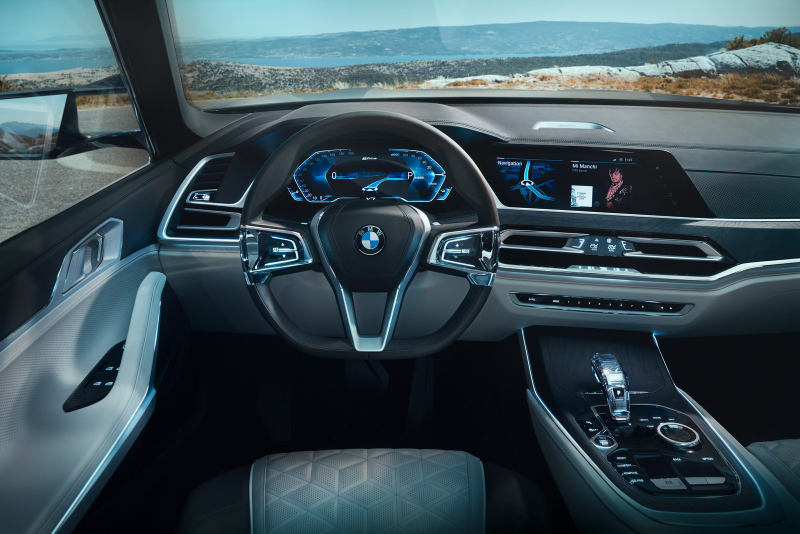 Illustration for article titled Leaked 2018 BMW X7 Pictures Reveal The Kidney Grills Continue To Be A Big Problem